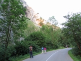 Strechu Slovenska nevidno. Je vľavo hore za stromami..