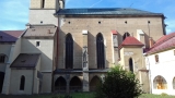 Pohľad na budovu kostola z dvora.